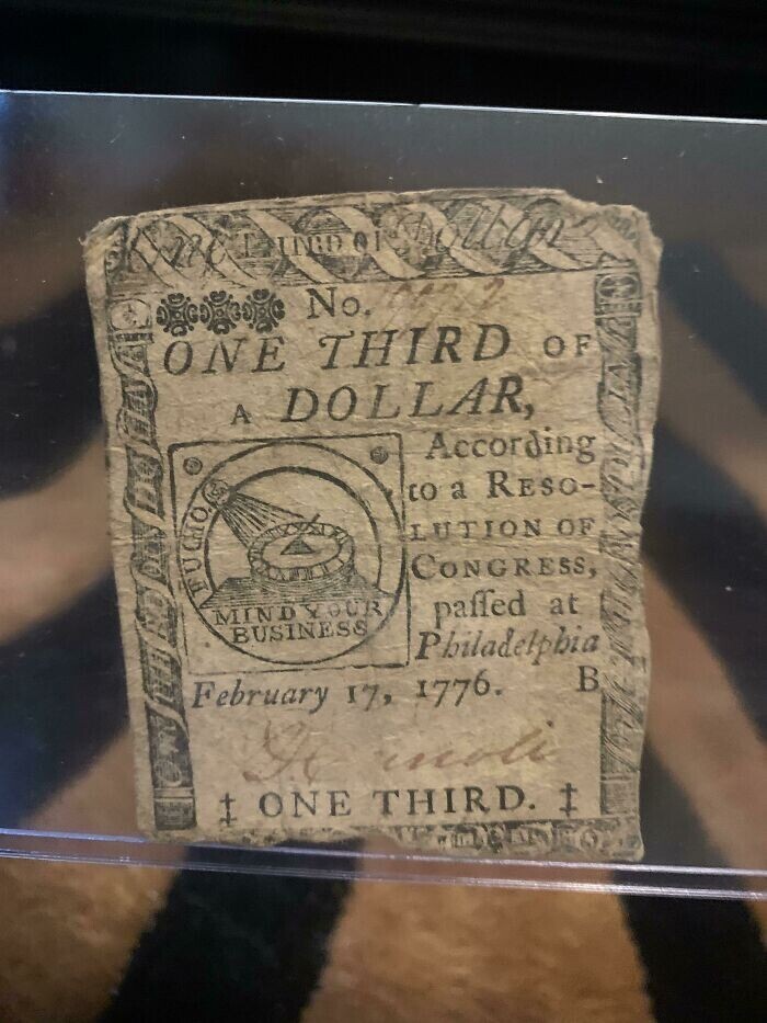 Счет на 1/3 доллара от 1776 года. Он на два месяца старше Соединенных Штатов