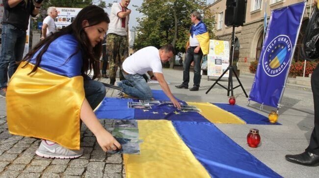 Ну наконец-то стали определяться с национальностью - украинец)))