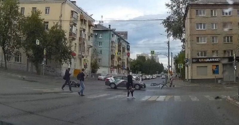 В Екатеринбурге мужчина на каршеринговом авто сбил велосипедиста