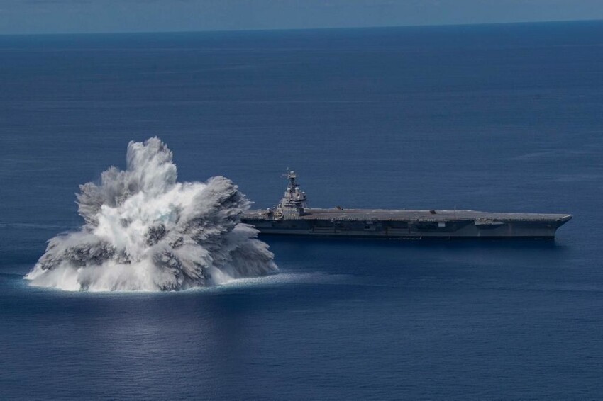 Американцы взорвали 18-тонную бомбу рядом с самым дорогим боевым кораблем в мире