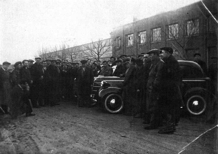Работники завода и КИМ-10-50, 1940 год