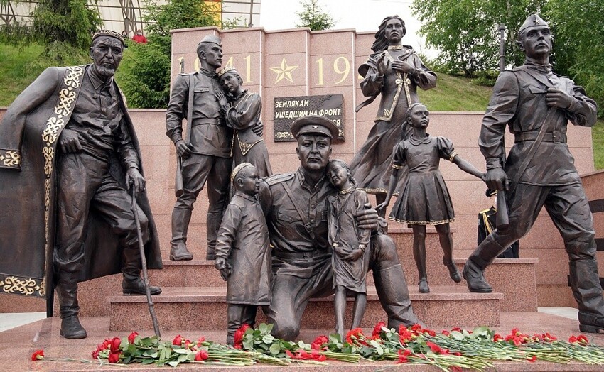 Памятник ушедшим на фронт в ВОВ, Уфа