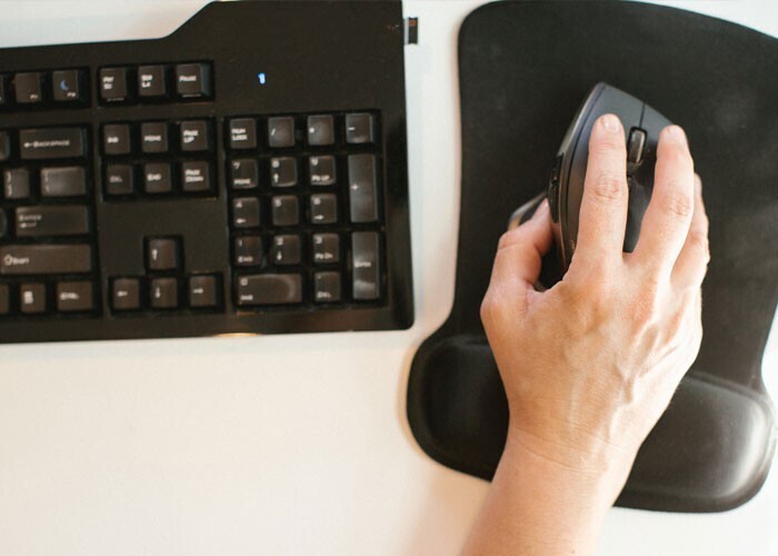16. "Клавиатуры и компьютерные мышки изготавливают, основываясь на размерах мужских рук. Из-за этого у женщин часто развивается синдром запястного канала или тендиноз (заболевание сухожилий и связок)"