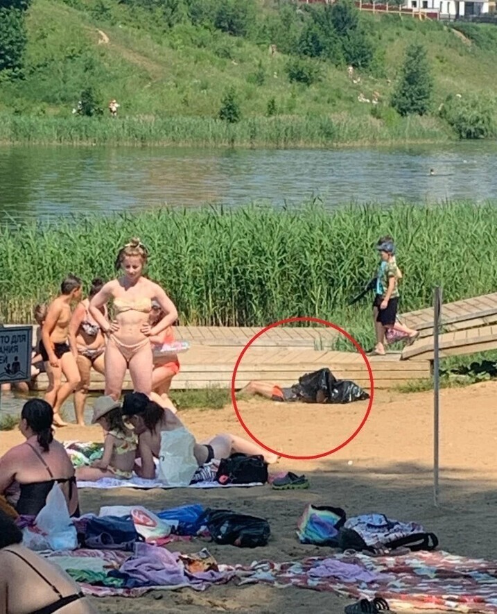 Труп трупом, а пляж - по расписанию: тело утопленника не помешало россиянам купаться и отдыхать
