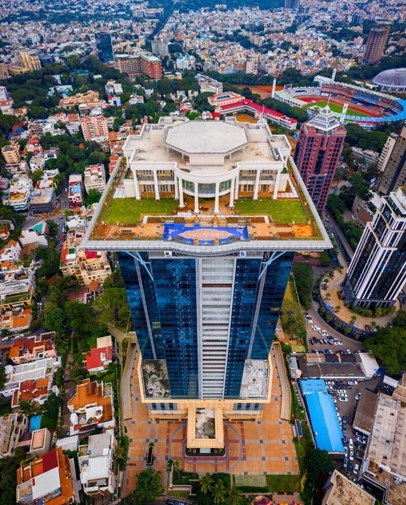Особняк миллиардера Виджайи Малльи на вершине небоскрёба в Бангалоре, Индия