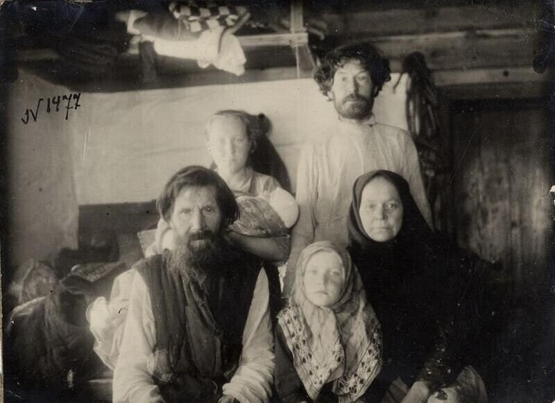 Снимки крестьянских семей царской России и СССР