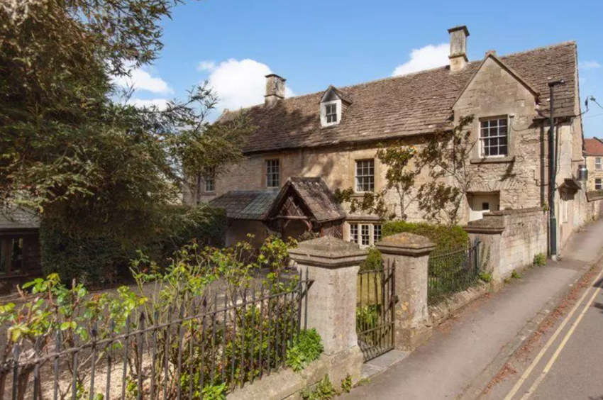 В Англии продаётся дом 16-го века с черепахой