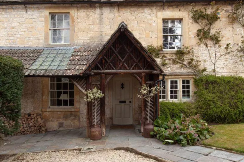 В Англии продаётся дом 16-го века с черепахой