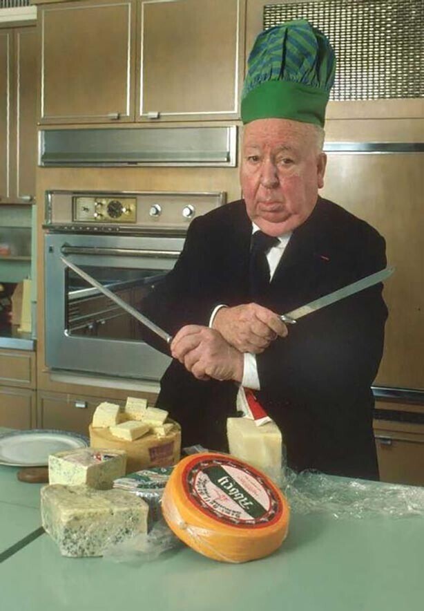 Альфред Хичкок на своей кухне, 1978 г.