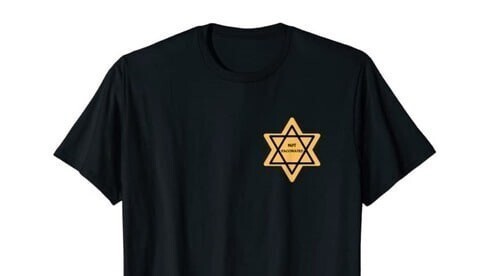 На сайте Amazon можно приобрести футболку с желтой звездой Давида, в центре которой - надпись Not vaccinated. Ничего личного, просто бизнес.