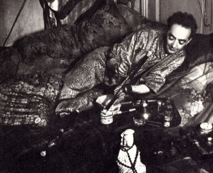 Венгерский и французский фотограф, художник и скульптор Брассай в притоне курильщиков опиума. Париж, 1931 год