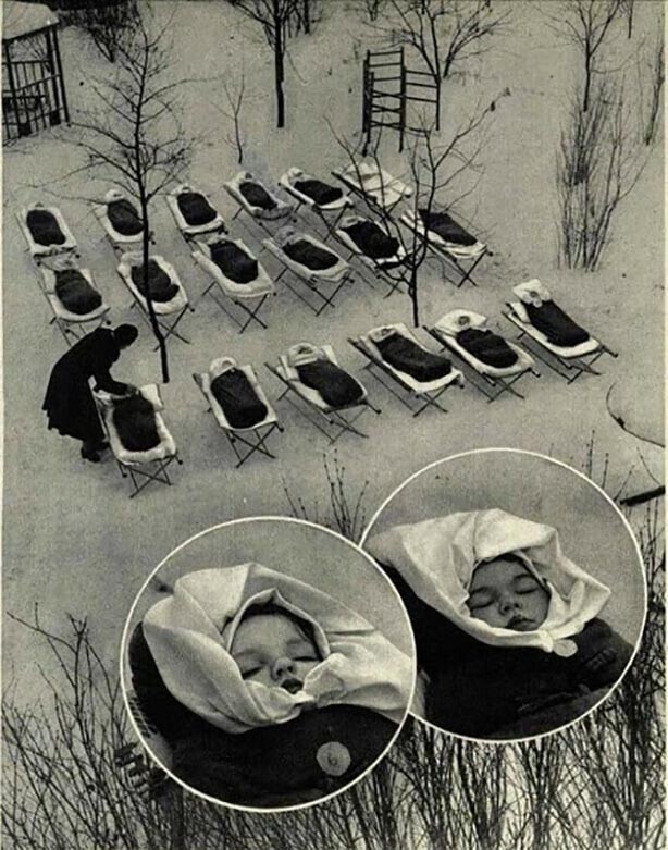 Малыши спят на свежем воздухе 1958 год.