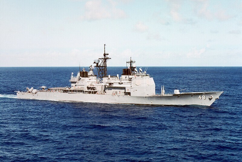 Ракетный крейсер «Йорктаун» в 1985 году 