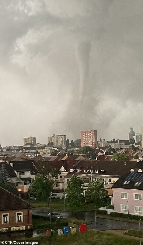 Торнадо налетел на Чехию