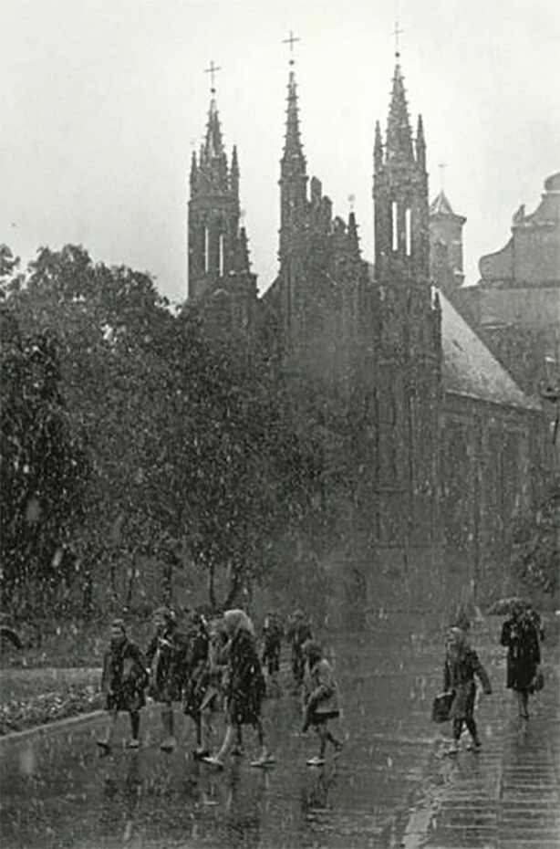 Мокрый снег. Костел Св. Анны. Антанас Суткус, 1961 год, Литовская ССР, г. Вильнюс