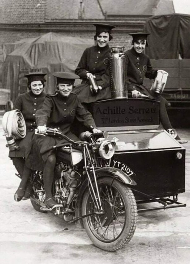 Женская пожарная бригада, Лондон, 1925