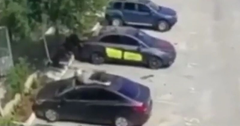 Крымский Бэтмэн: мужчина спрыгнул с третьего этажа на крышу автомобиля и убежал