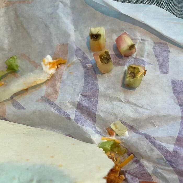 15. "Спасибо Taco Bell за то, что положили в мою еду самые отборные кусочки помидоров!"