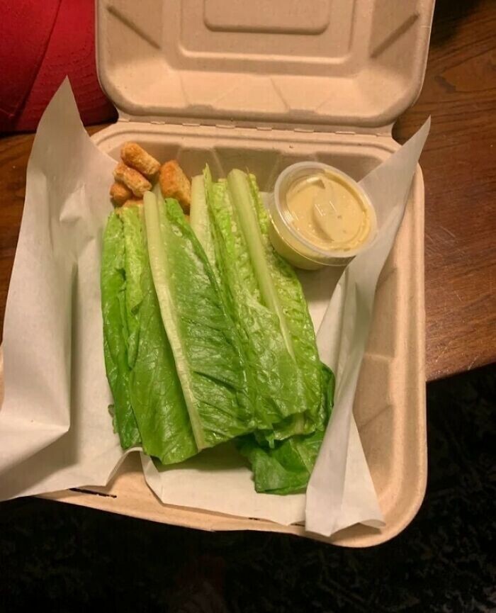 22. "Заказал салат за 15 долларов в одном из ресторанов"