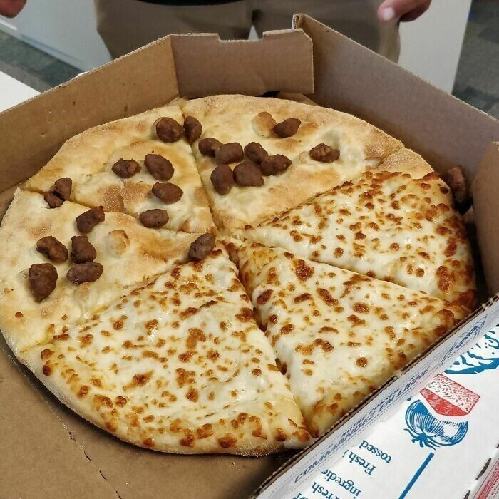 30. "Коллега на работе заказал нам пиццу на ланч"