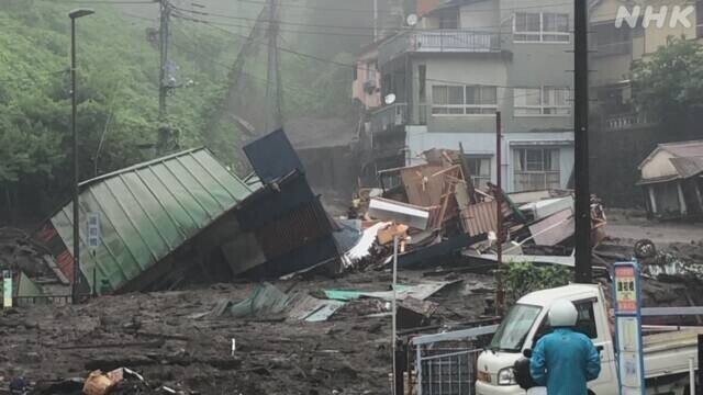 Мощный оползень снес дома в японском городе