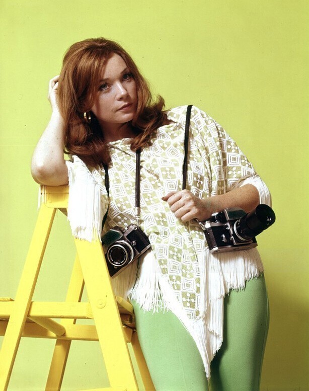 1 июля 1971 года. Американская актриса и писательница Ширли Маклейн. Промо-фото для телесериала «Мир Ширли».