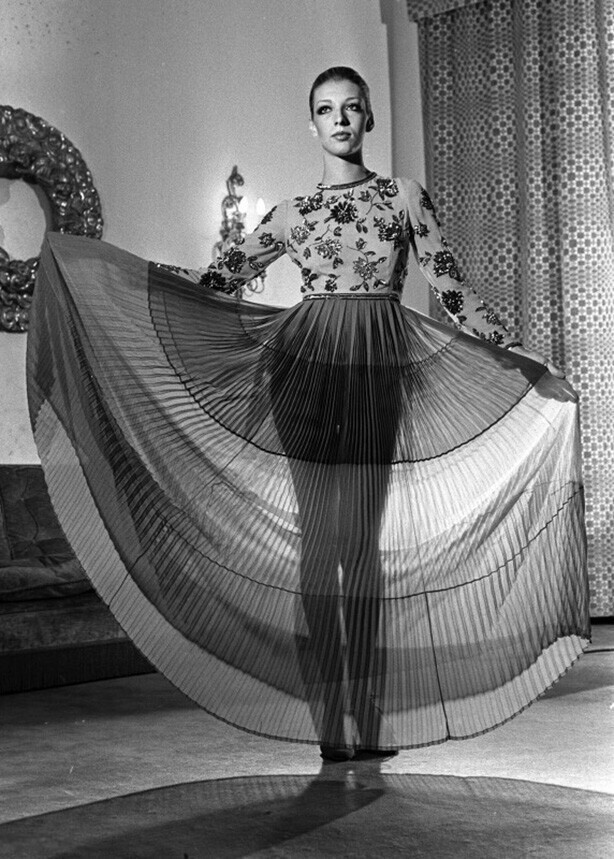 19 июля 1971 года. Рим. Вечернее платье из коллекции дизайнера Тициани.