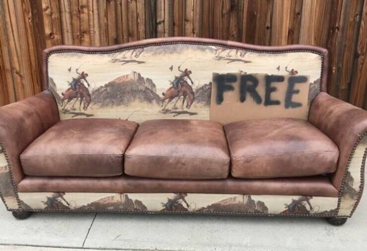 "Мой отец нашел этот шикарный диван брошенным на обочине дороги"