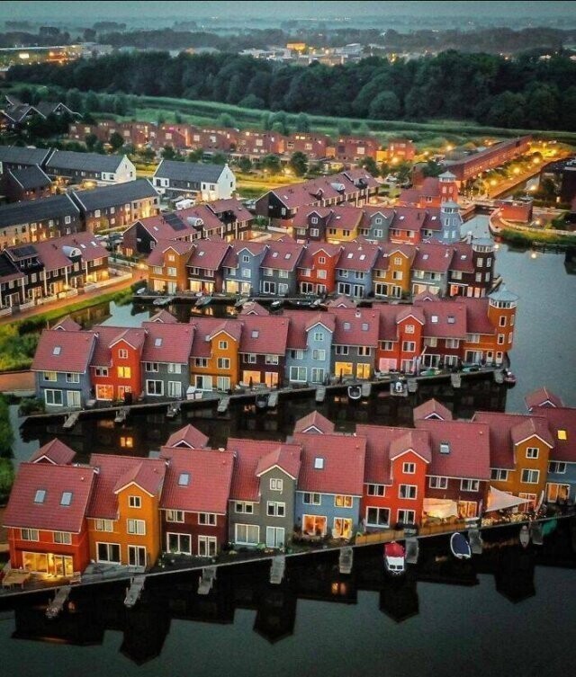 "Мой город - Горнинген, на севере Нидерландов. Это мой вид из окна"