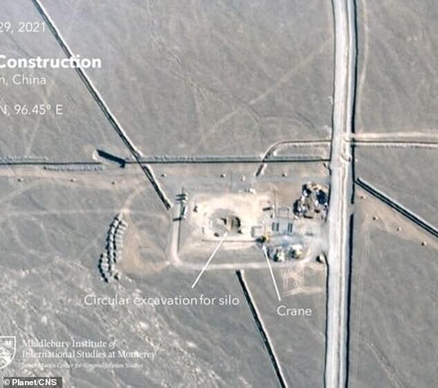 Китай строит более 100 ядерных ракетных шахт в пустыне