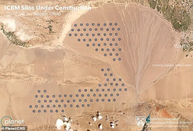 Китай строит более 100 ядерных ракетных шахт в пустыне