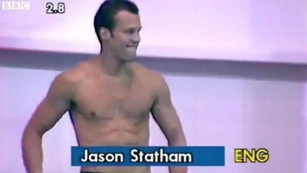 1. Джейсон Стейтем был профессиональным атлетом и выступал за национальную сборную по прыжкам в воду 