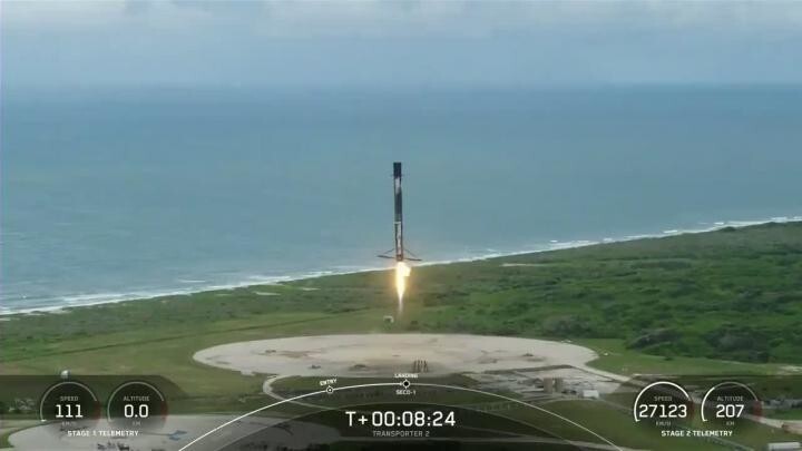 последнее, от 30 июня, приземление корабля Falcon от SpaceX издали и вблизи)) 