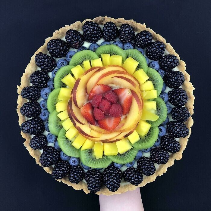 12. Радужный фруктовый пирог