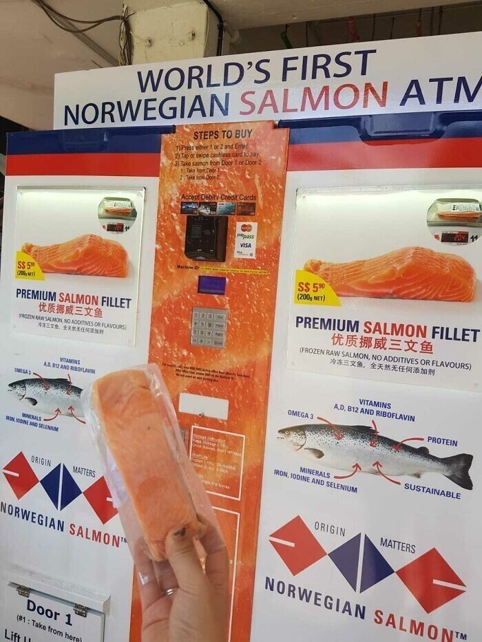 А в Сингапуре в торговом автомате можно купить свежее филе лосося