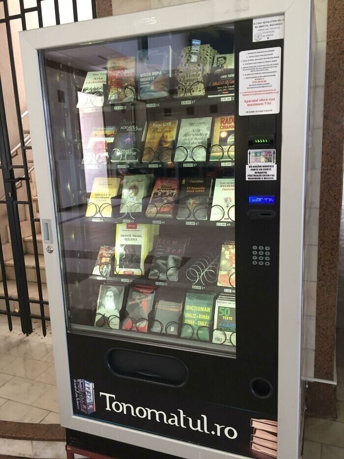 Автомат по продаже книг в Румынии