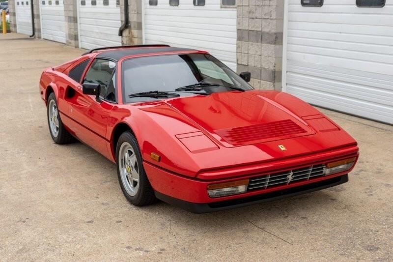 Идеальный Ferrari 328 GTS, который за 32 года проехал всего 375 километров