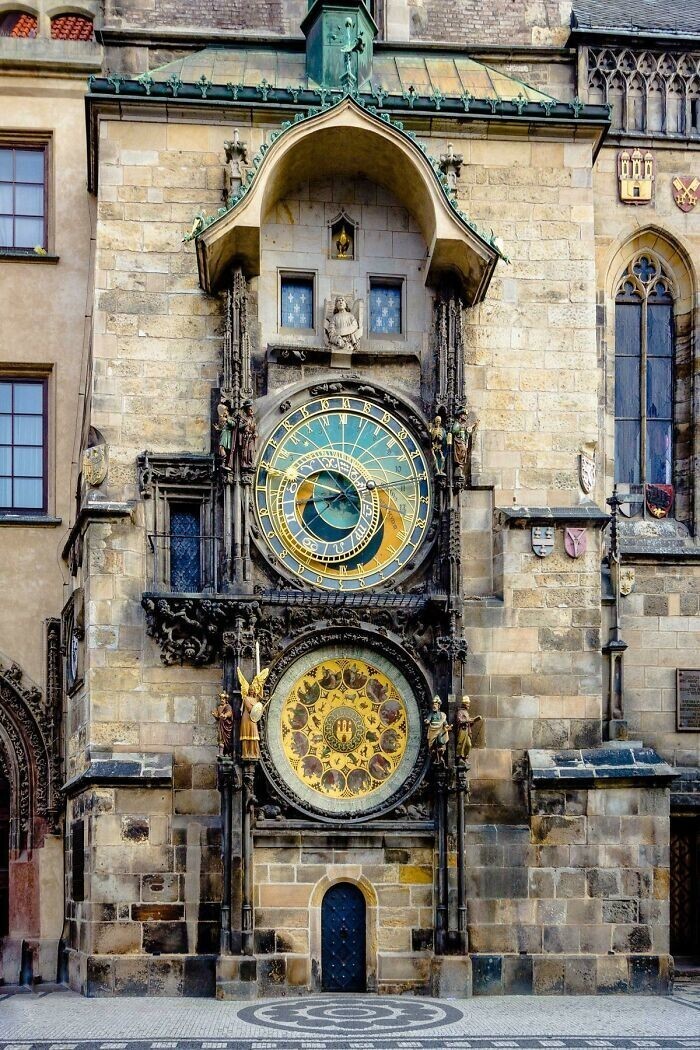 2. 600-летние часы в Праге – самые старые астрологические часы в мире