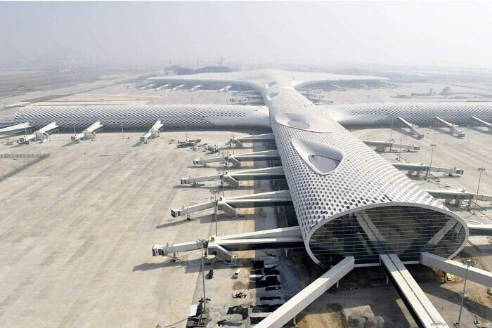 36. Международный аэропорт Шэньчжэня похож на гигантский самолет