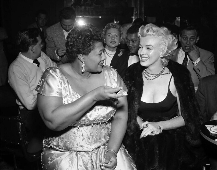 Мэрилин Монро с Эллой Фитцджеральд в "Мокамбо", популярным в свое время голливудском ночном клубе, 1955 год