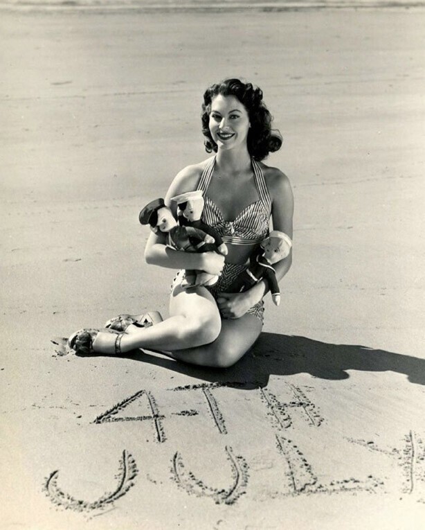 Праздничная Ава Гарднер 4 июля 1944 года
