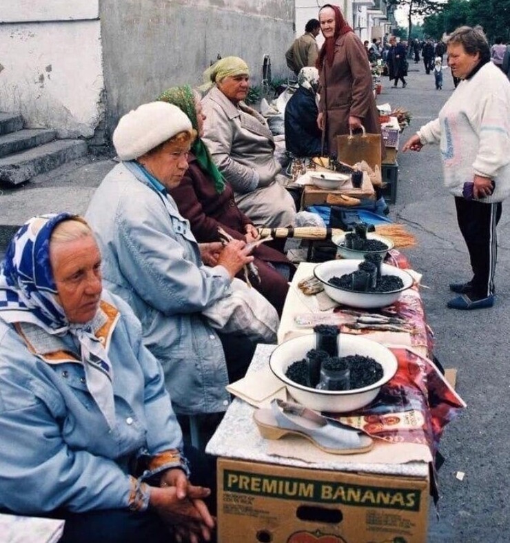 4. Стихийный рынок в Сахалинской области. 1998 год
