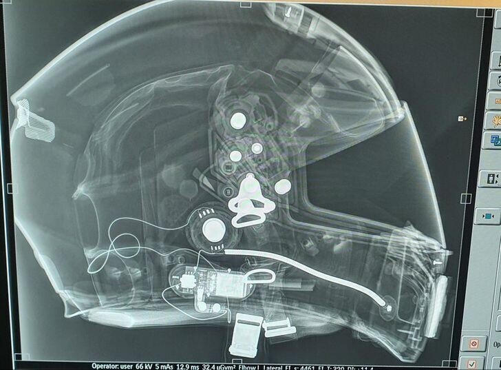 6. "Удалось по случаю сделать рентгеновский снимок моего шлема"