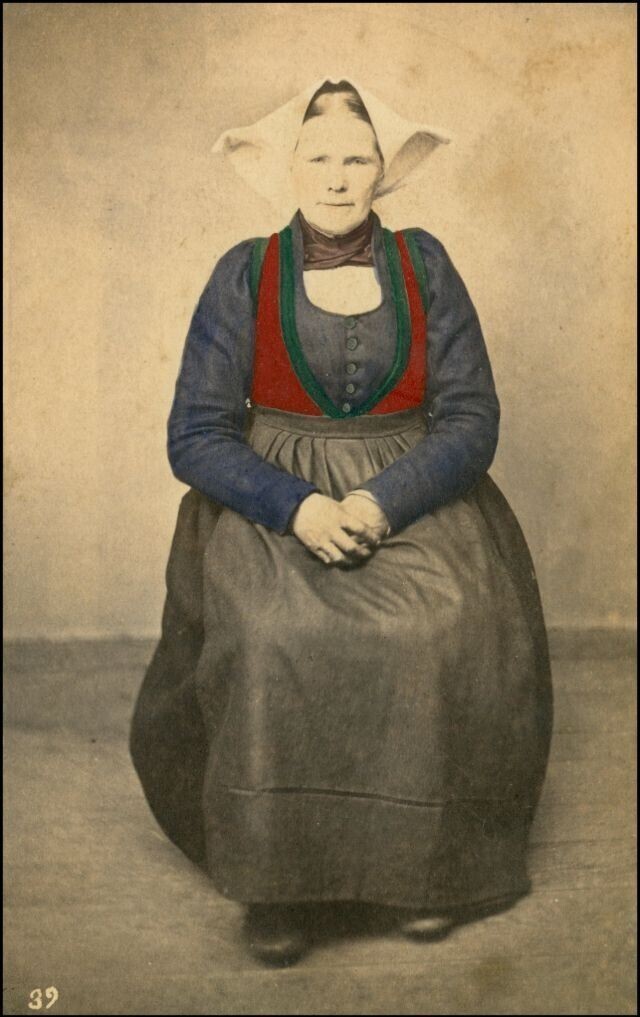 Норвежский женский костюм