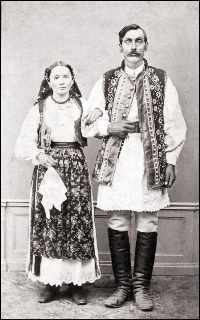 Румынские праздничные костюмы