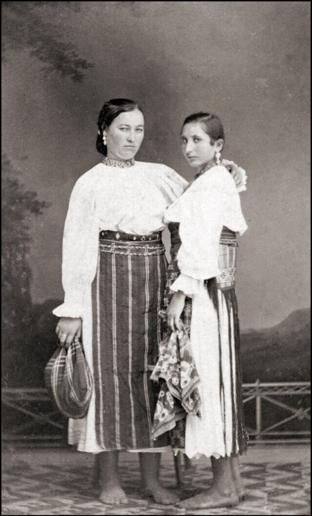 Румынский женский костюм