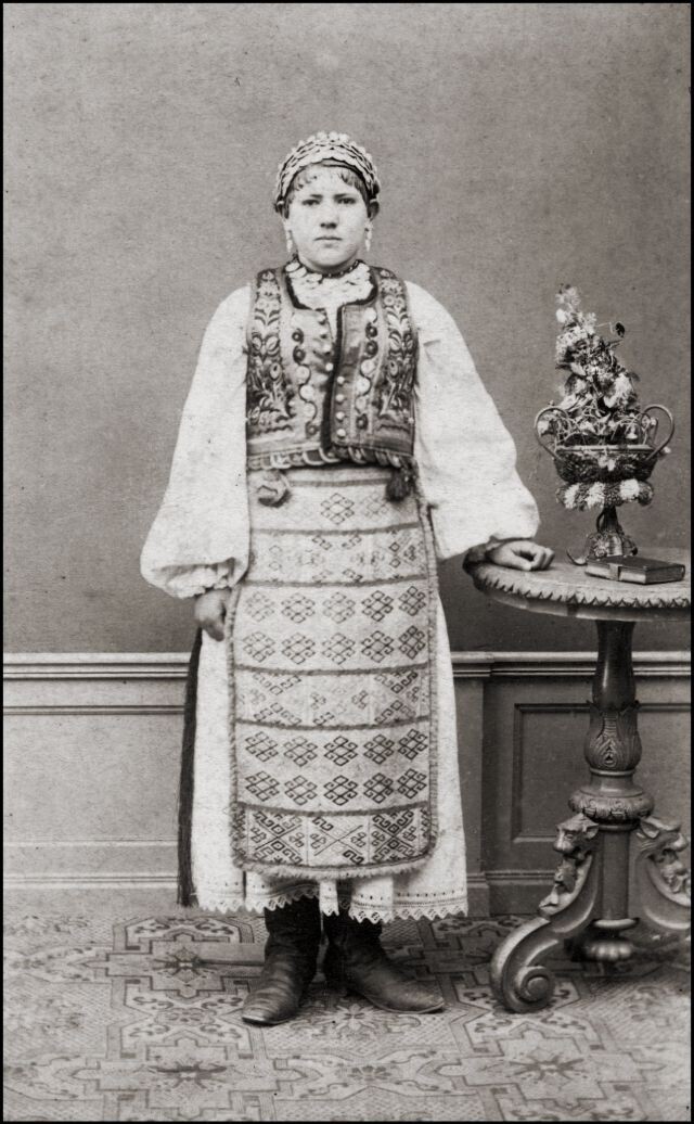 Румынский женский праздничный костюм