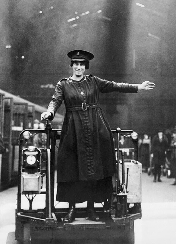 Водитель вагонетки. Станция Liverpool Street. Англия. 1916 г.