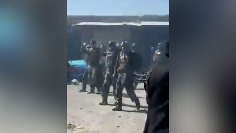 Снимок с экрана: боевики Талибана казнили 22 афганских коммандос, пытавшихся сдаться - CNN