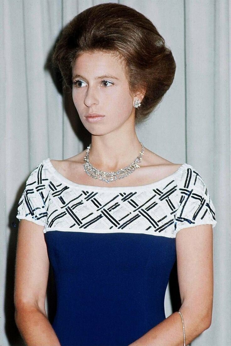 Позабытая принцесса: как выглядела в молодости дочь Елизаветы II